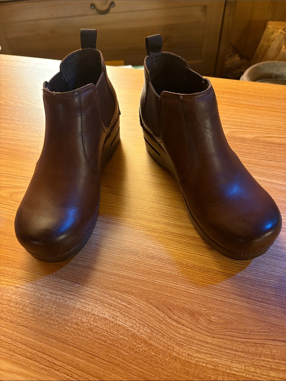 Dansko Women’s Brown Leather Chelsea Ankle Boots - Picture 3 of 9